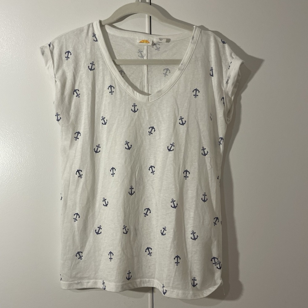 C&C California white t-shirt with navy blue anchor print beach M